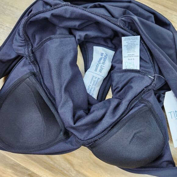 🔹️NWT Black Plunging Vneck One Piece Bathing Suit Small - Picture 11 of 12